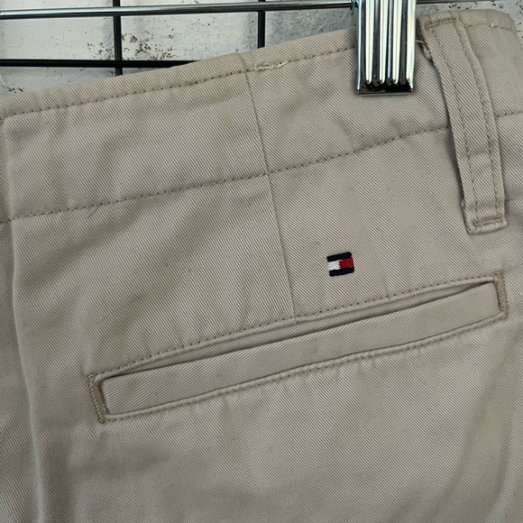 Tommy Hilfigure Beige Khaki Shorts - Picture 3 of 4